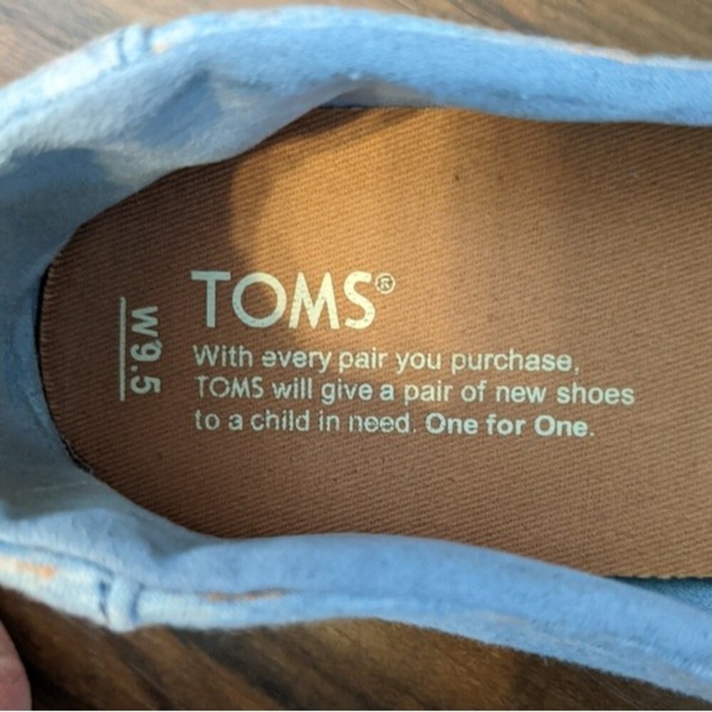 TOMS heather blue & pink slip on loafer sneakers size women's 9.5 - Picture 4 of 5